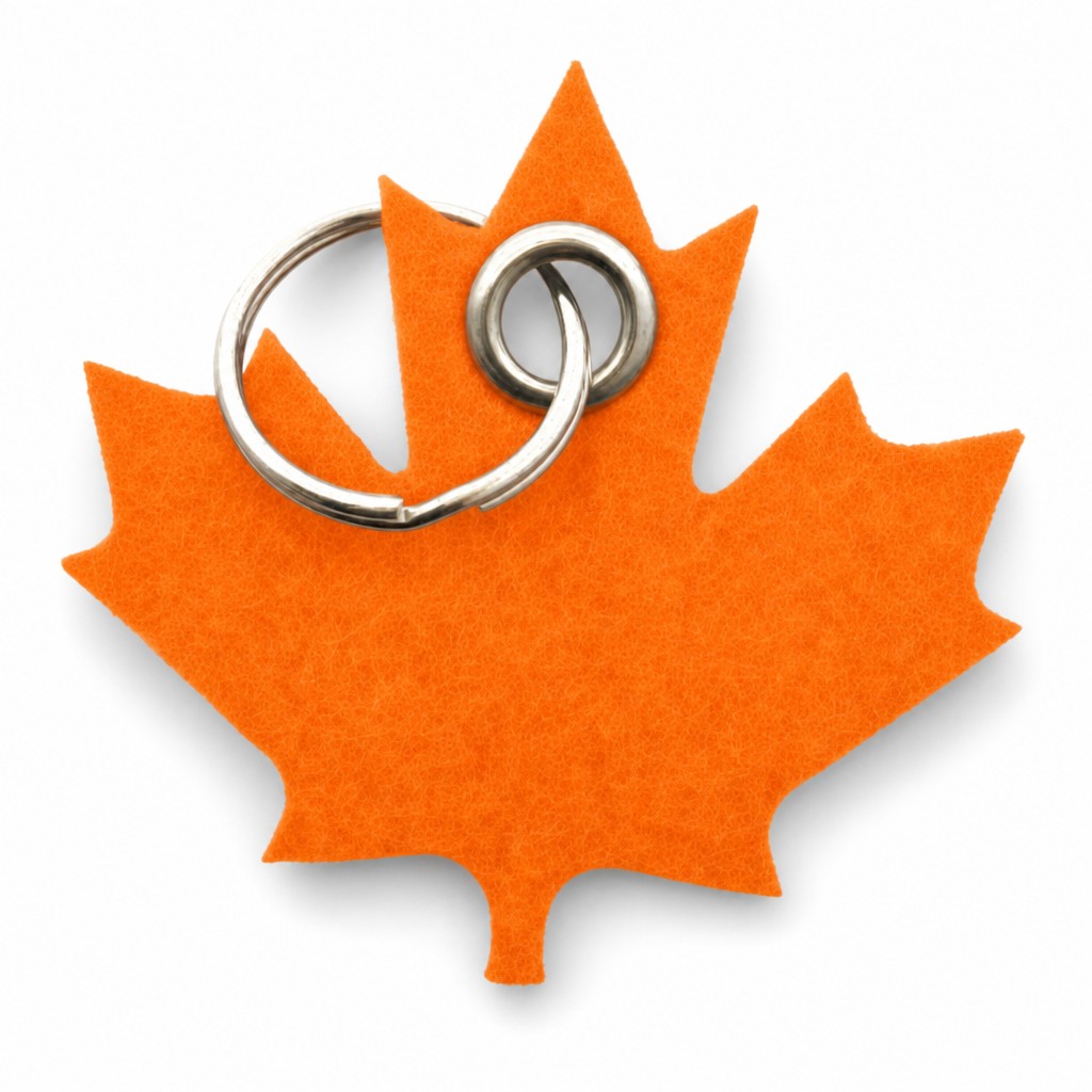 Filz-Schlüsselanhänger Ahornblatt in Orange mit Metallöse und Schlüsselring – Werbeartikel aus 3 mm Filz (mit KI bearbeitetes Bild)