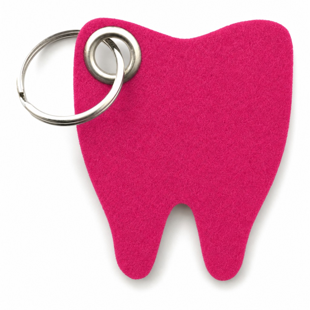 Filz-Schlüsselanhänger Zahn in Dunkelpink-Magenta mit Metallöse und Schlüsselring – Werbeartikel aus 3 mm Filz