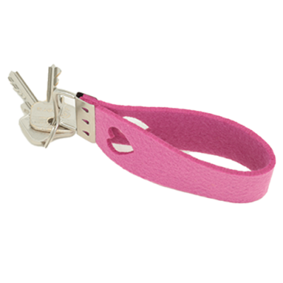 Filz-Schlüsselanhänger Schlaufe in Pink mit Ausstanzung in Herzform – Kundenprojekt Personalisiertes Geschenk